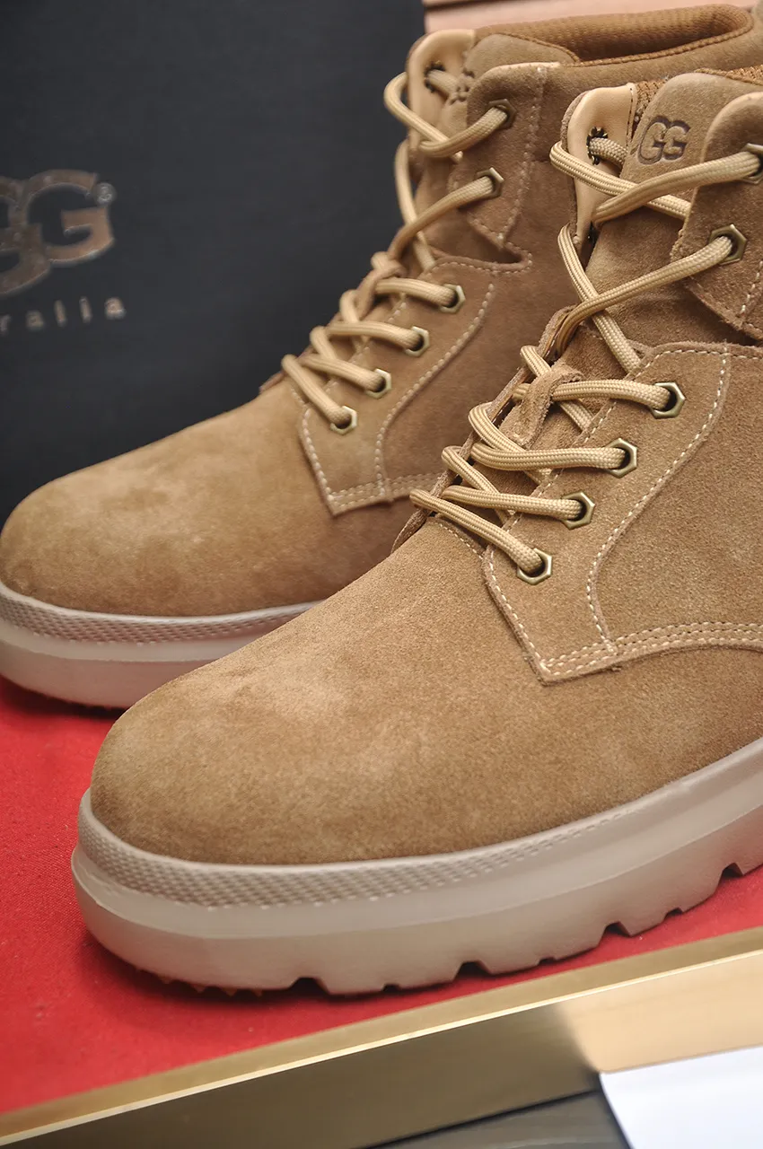Men's shoes 💰580💶【UGG】(full genuine wool lining) Please pay attention to the original quality and compare the thickness of the wool 🏮🏮Hot style Martin boots from Australia's warm luxury brand men's shoes, official website synchronization, Beckham men's style..., made of imported top-layer waxed cowhide, waxed toe, Australian real wool velvet lining Carefully sewn...Imported rubber Martin boots outsole (comfortable, soft and wear-resistant). I really like the quality...Exquisite workmanship, you can't put it down once you see it. Code number 39-44